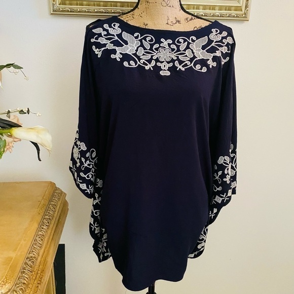 NWOT Monoreno Navy And White Tunic With Slits In The Arms Size L. - Picture 3 of 6